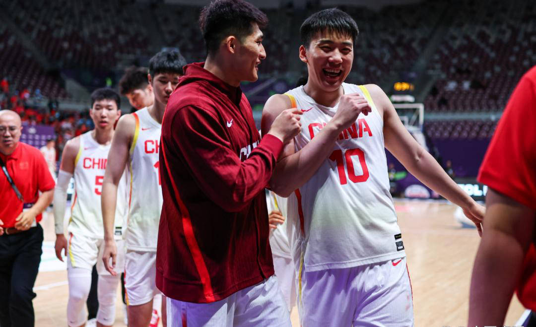 ayx爱游戏官网-包含赛前世预赛焦点战；四川男篮完成回应争议；底气十足；年轻球员获得机会的词条